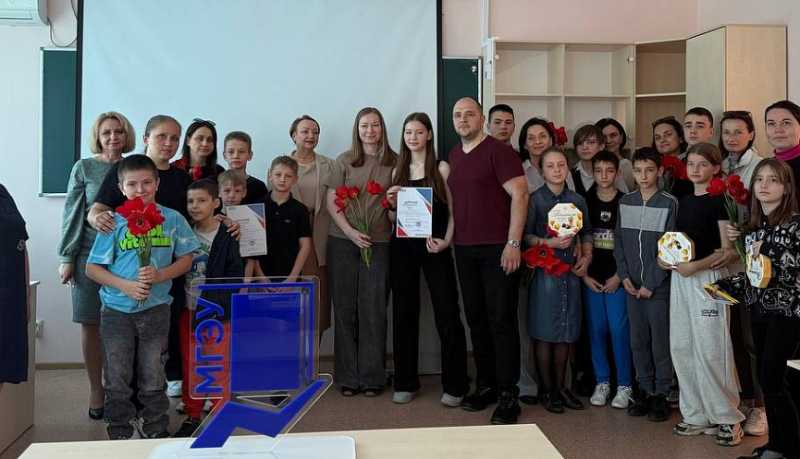 В Новороссийске турниром семейных команд завершился межрегиональный чемпионат по скоростной сборке спилс-карт