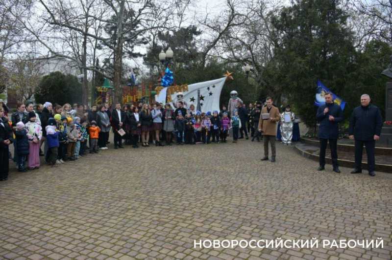 В Новороссийске в честь Дня космонавтики приземлилась ракета «Восток» — новый арт-объект планетария