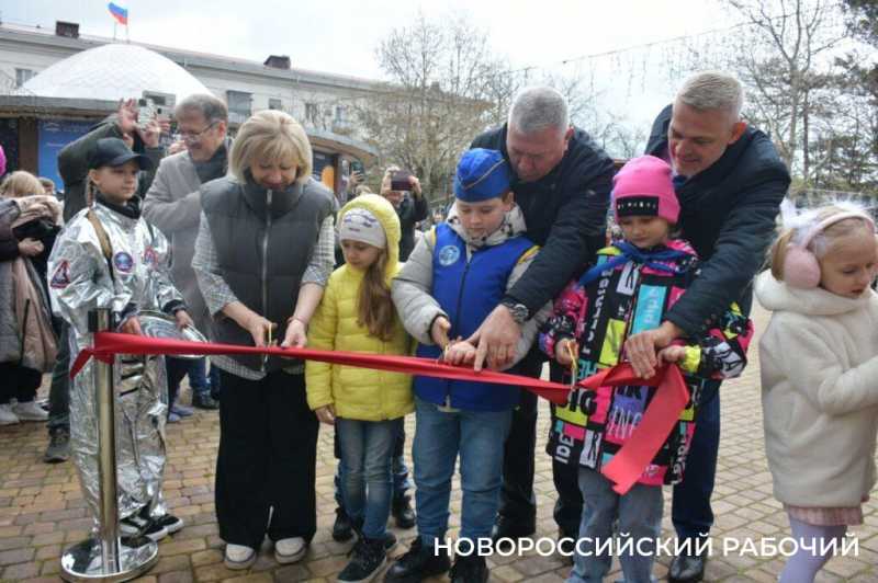 В Новороссийске в честь Дня космонавтики приземлилась ракета «Восток» — новый арт-объект планетария