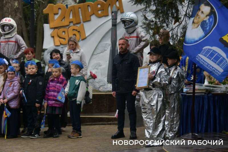 В Новороссийске в честь Дня космонавтики приземлилась ракета «Восток» — новый арт-объект планетария