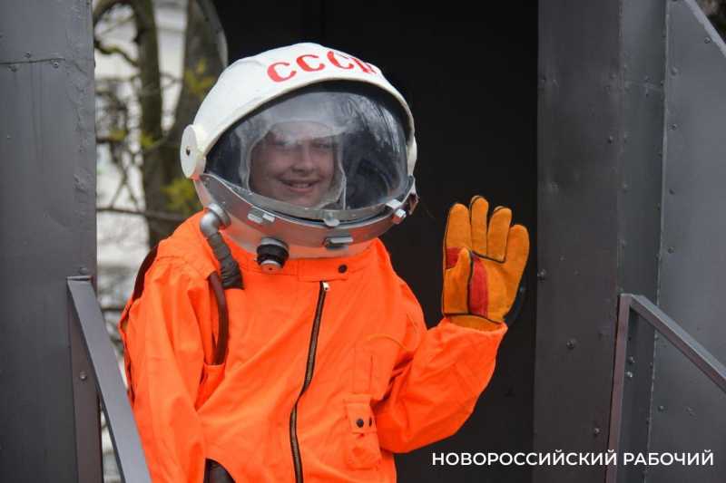 В Новороссийске в честь Дня космонавтики приземлилась ракета «Восток» — новый арт-объект планетария