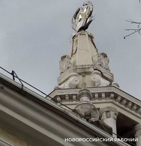 В Новороссийске власти обяжут УК отремонтировать «Дом со шпилем»