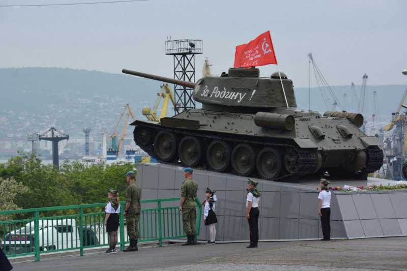 В Новороссийске закрыли проезд к памятнику &laquo;Героям-танкистам&raquo;