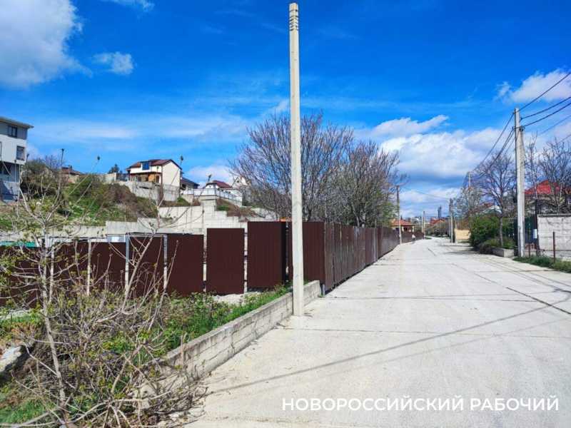 В Новороссийске жители частных домов узнали, что рядом вырастет  отель, только когда началась стройка