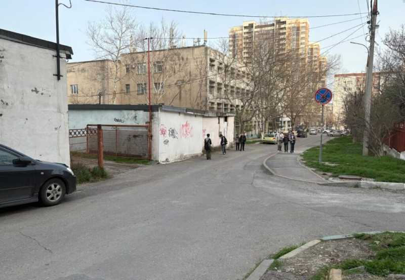 В Новороссийске жители не могут разобраться, как все-таки пойдет дорога возле парка Фрунзе