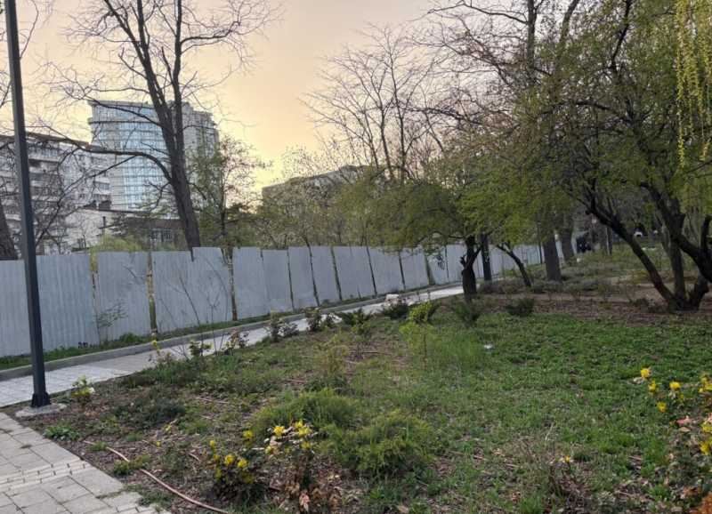 В Новороссийске жители не могут разобраться, как все-таки пойдет дорога возле парка Фрунзе