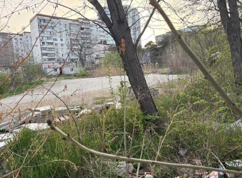 В Новороссийске жители не могут разобраться, как все-таки пойдет дорога возле парка Фрунзе