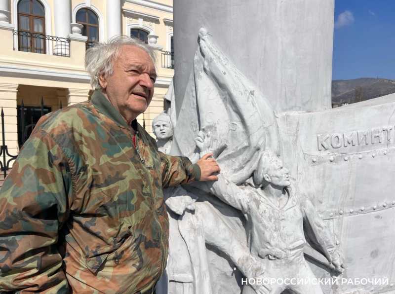 В Новороссийске живет внук «матроса революции», который изображен на одном из первых в крае памятнике Ленину