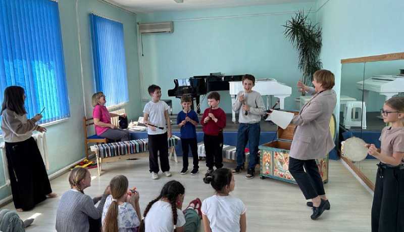 В станице Раевской стартовал культурный проект «Забавы бабушки Лукерьи» — с фольклором, играми и живой музыкой для всей семьи