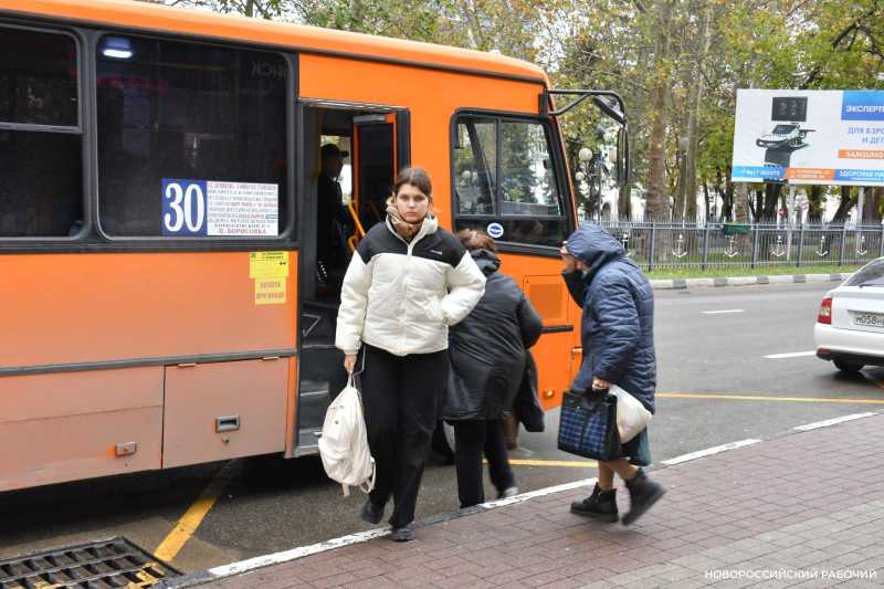 В троллейбусах Новороссийска ездить  выгоднее, чем в маршрутках. Надолго?