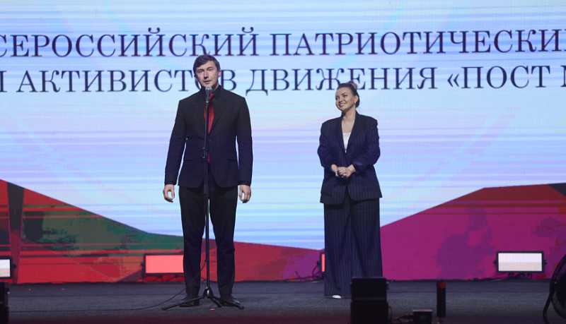 Вениамин Кондратьев наградил активистов движения «Пост №1»