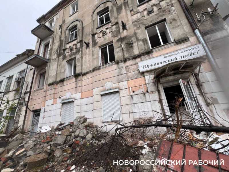 Все, снесли. В Новороссийске стерли с лица земли здание дореволюционного пивоваренного завода «Бавария»