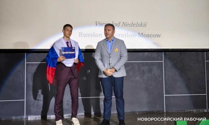 Всеволод Недельский с докладом о сгоревших соснах Новороссийска стал призером международной конференции юных ученых