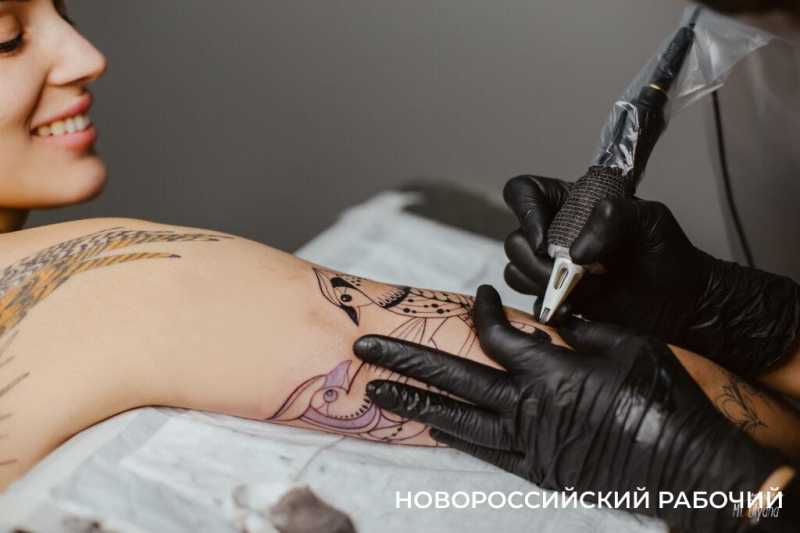 А почему нет?! В Новороссийске вырос спрос тату у женщин за 50