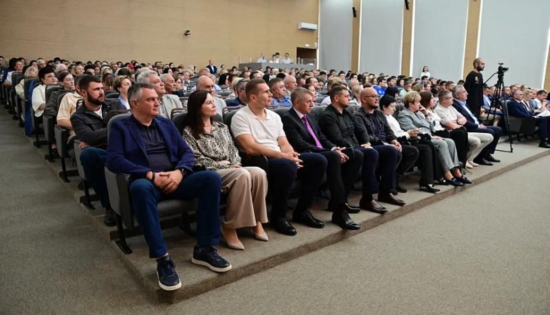 Депутаты Законодательного Собрания Краснодарского края отчитались перед новороссийцами о проделанной за 10 лет работе
