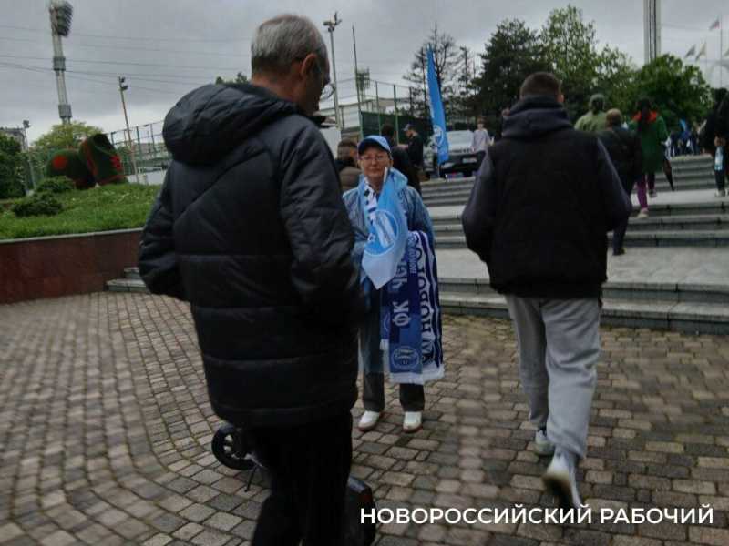 Дождь, «Катюша» и ничья – в Новороссийске состоялся матч «Черноморца» с «Балтикой»