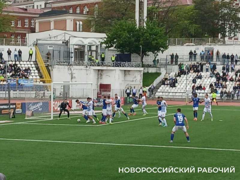 Дождь, «Катюша» и ничья – в Новороссийске состоялся матч «Черноморца» с «Балтикой»