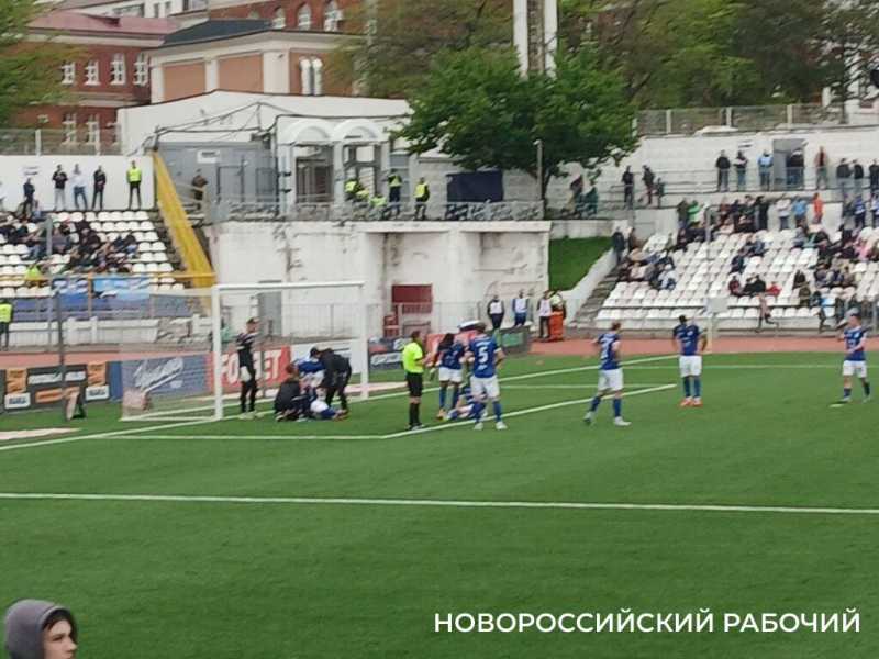 Дождь, «Катюша» и ничья – в Новороссийске состоялся матч «Черноморца» с «Балтикой»