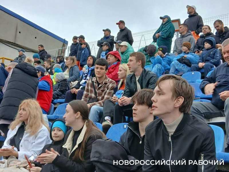 Дождь, «Катюша» и ничья – в Новороссийске состоялся матч «Черноморца» с «Балтикой»
