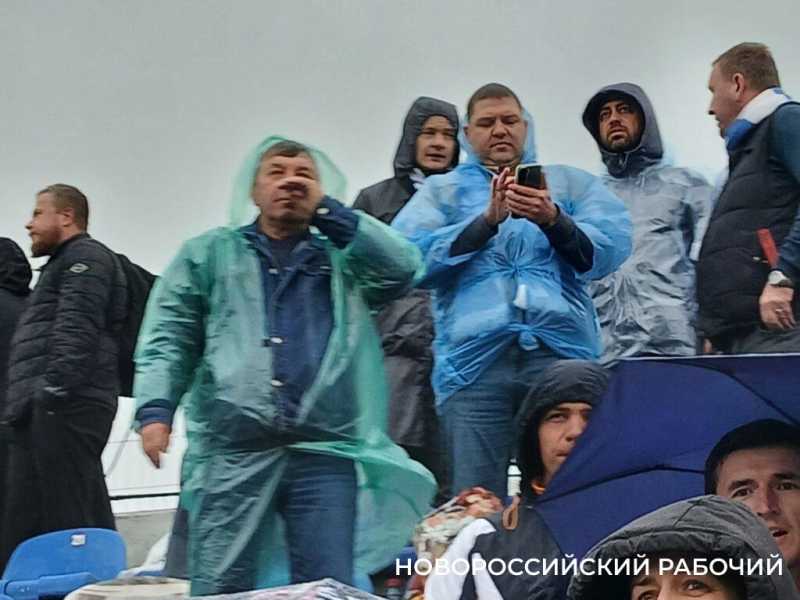 Дождь, «Катюша» и ничья – в Новороссийске состоялся матч «Черноморца» с «Балтикой»