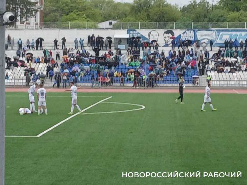 Дождь, «Катюша» и ничья – в Новороссийске состоялся матч «Черноморца» с «Балтикой»