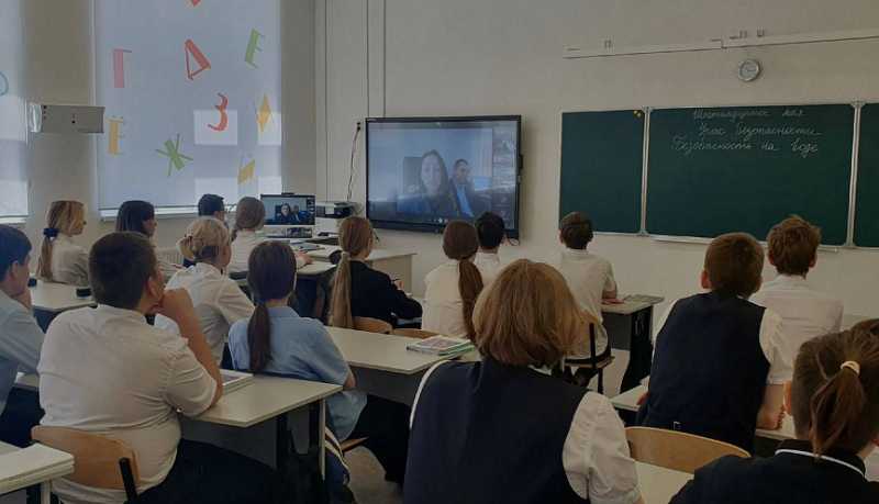 Экзаменационную кампанию и каникулярную занятость детей обсудили на планерном совещании в администрации Новороссийска