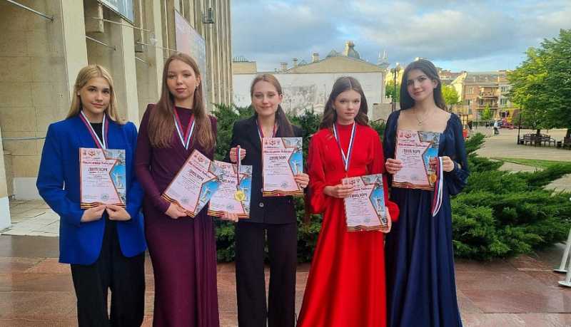 Юные вокалистки из Новороссийска стали лауреатами краевого конкурса «Наследники Победы» в Краснодаре