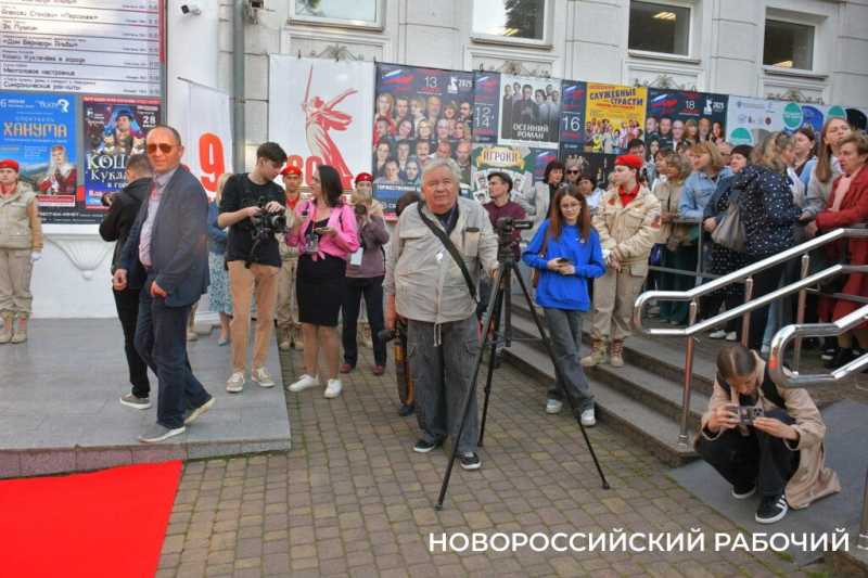 Кинофестиваль «Малая Земля» открыт! В Новороссийске по красной дорожке прошли звезды отечественного кино