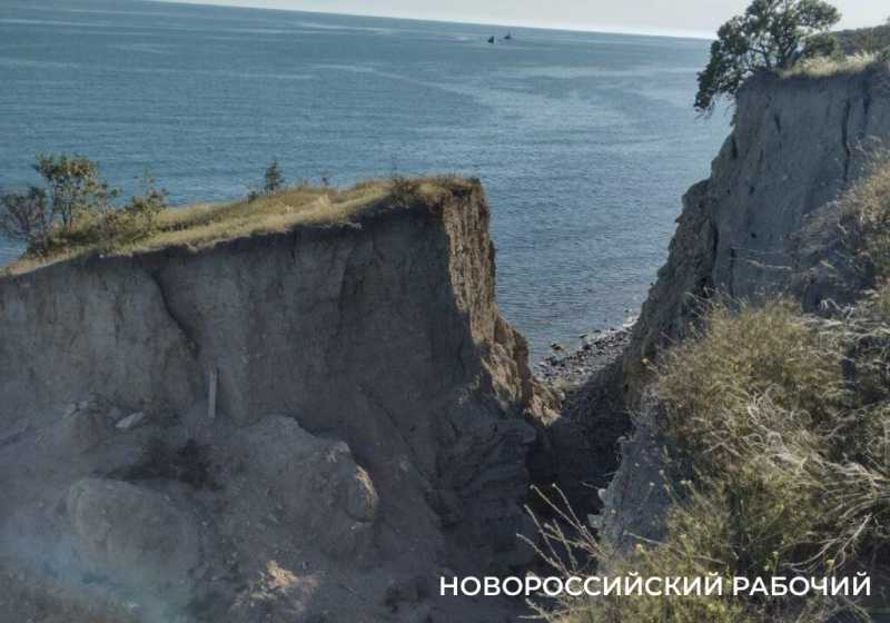Ковры незабудок, вой шакалов, загадочный провал. Погода в Новороссийске зовет в поход на Колдун