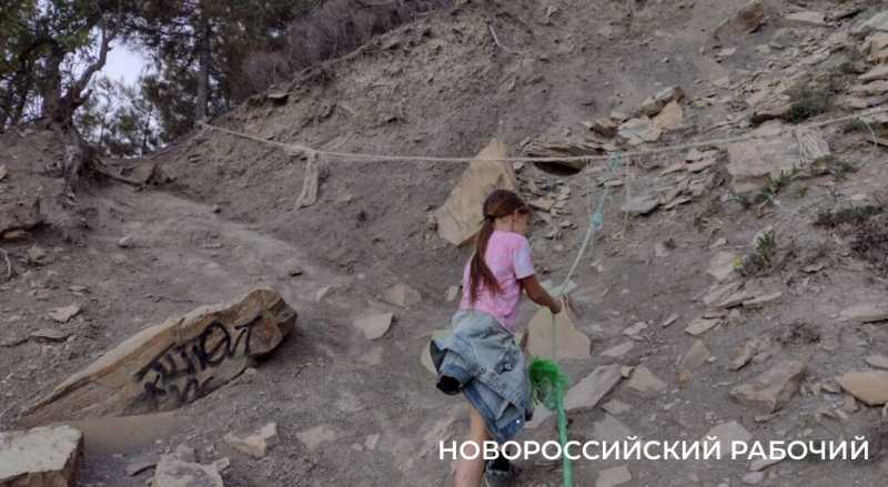 Ковры незабудок, вой шакалов, загадочный провал. Погода в Новороссийске зовет в поход на Колдун