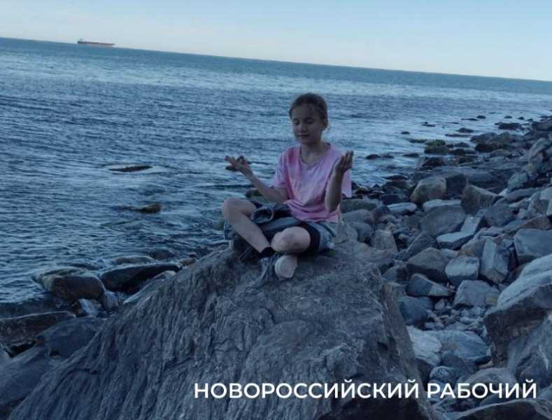 Ковры незабудок, вой шакалов, загадочный провал. Погода в Новороссийске зовет в поход на Колдун