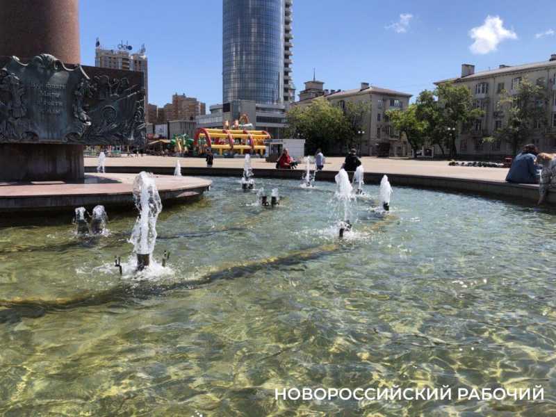Купаться расхотелось! На 555 тысяч рублей химии для городских фонтанов купят в Новороссийске