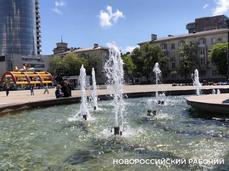 Купаться расхотелось! На 555 тысяч рублей химии для городских фонтанов купят в Новороссийске