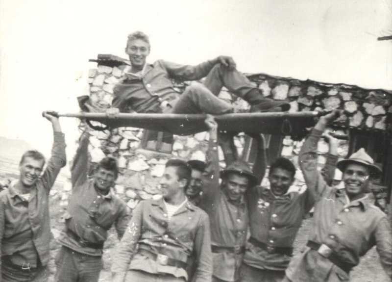 &laquo;Мы побеждали, потому что есть такие хорошие люди, как мои прадеды, деды и папа&raquo;, считает новороссийский школьник Володя Кабанов