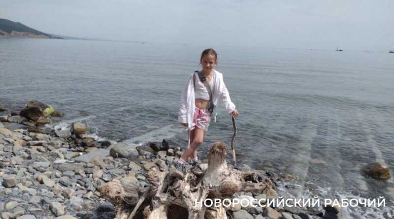 «На пляже невозможная вонь!» Местные в Новороссийске не понимают, как открывать сезон, когда канализация течет на берег