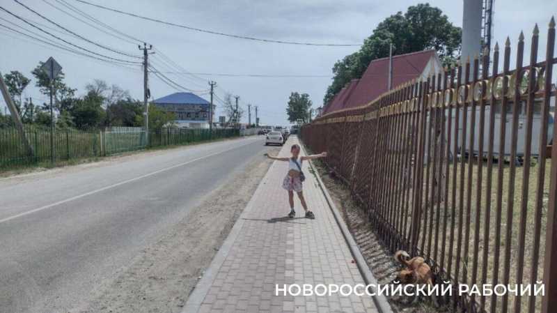 «На пляже невозможная вонь!» Местные в Новороссийске не понимают, как открывать сезон, когда канализация течет на берег