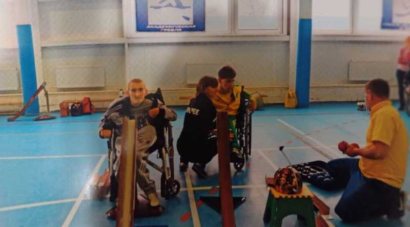 Не инвалид! Колясочник из Новороссийска играет в бочча, пишет посты о деньгах носом и обожает детей