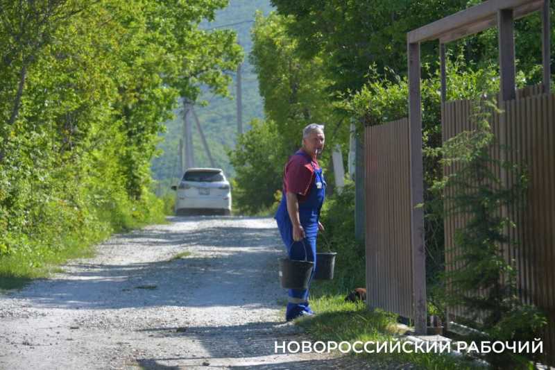 Новороссийские дачники не могут оторваться от грядок. А завтра на работу!