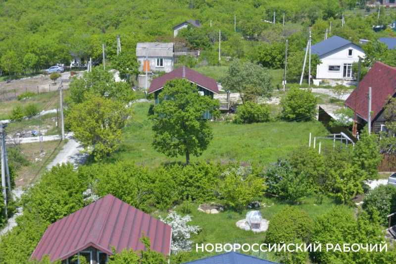 Новороссийские дачники не могут оторваться от грядок. А завтра на работу!