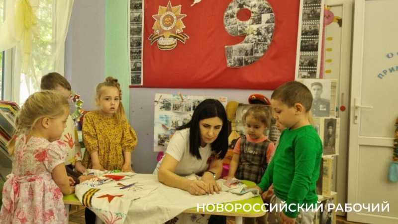 Новороссийские детсадовцы сшили «Одеяло Победы»
