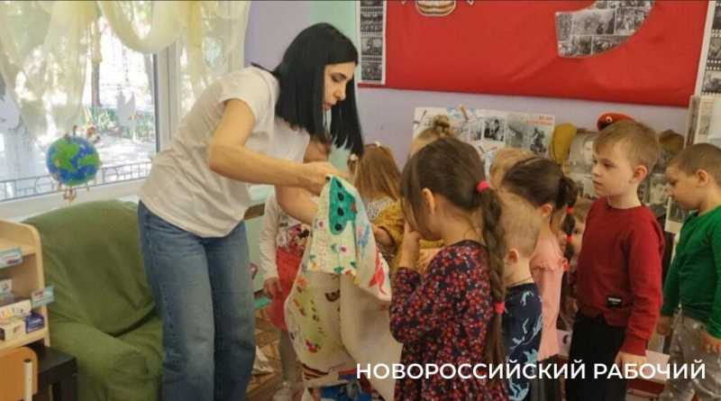 Новороссийские детсадовцы сшили «Одеяло Победы»