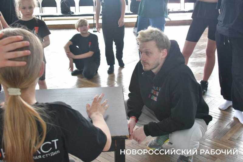 Новороссийских детей учили драться. Драка – это мастерство?