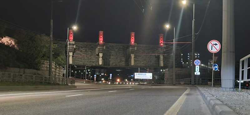 Памятник-ансамбль &laquo;Линия-рубеж обороны&raquo; подсветили ярко-алым