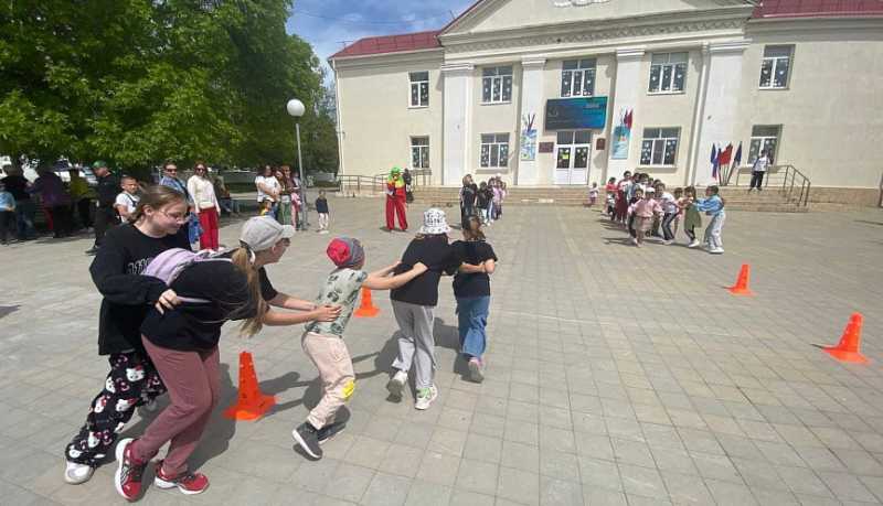 Первомай в городе-герое Новороссийске встречают песнями, развлечениями и ударным трудом