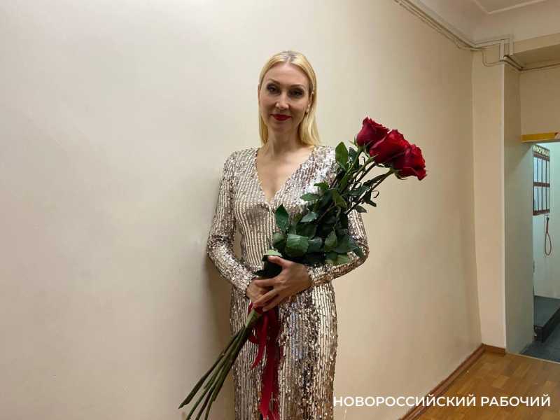 Победительница проекта «Точь-в-точь» Светлана Галка выступает в Новороссийске