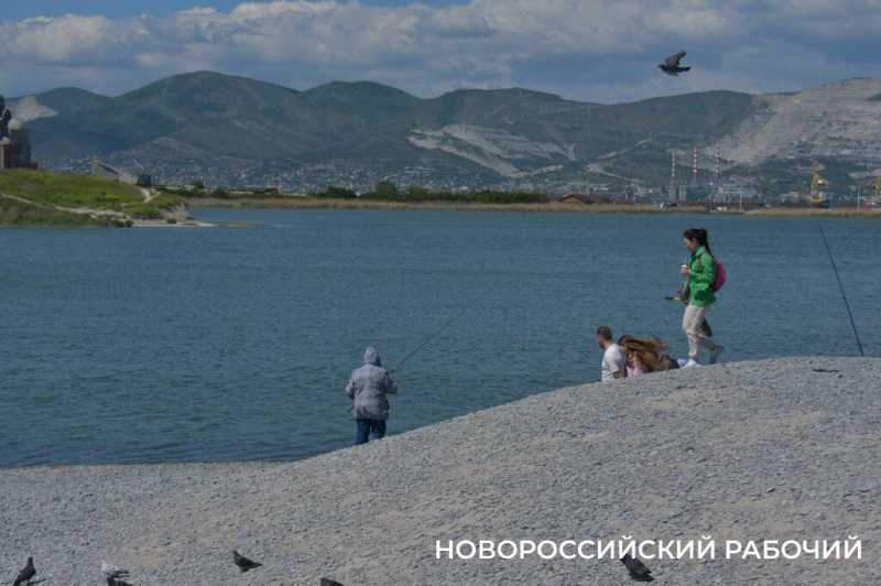 Погода бы не подвела… Пляжи на косе в Новороссийске уже ждут не дождутся!