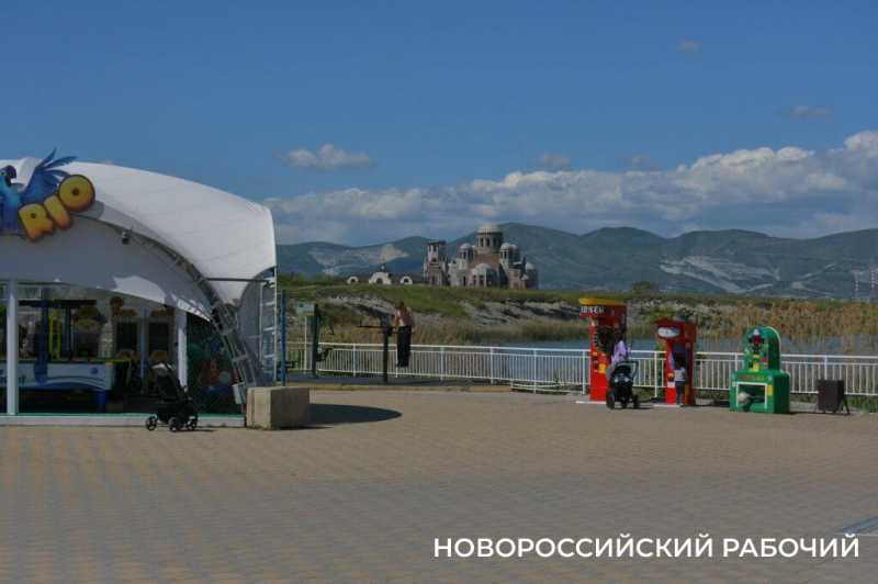 Погода бы не подвела… Пляжи на косе в Новороссийске уже ждут не дождутся!