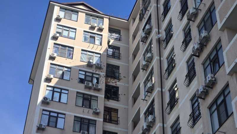 После атаки БПЛА в многоэтажке Новороссийска повреждена несущая стена, но угрозы обрушения нет