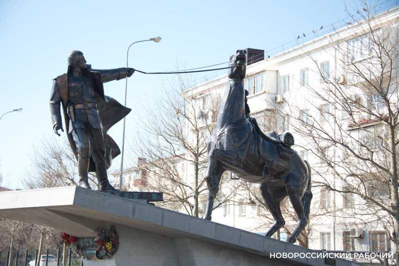 Про любовь, про цемент, про уток. Какого памятника не хватает Новороссийску?