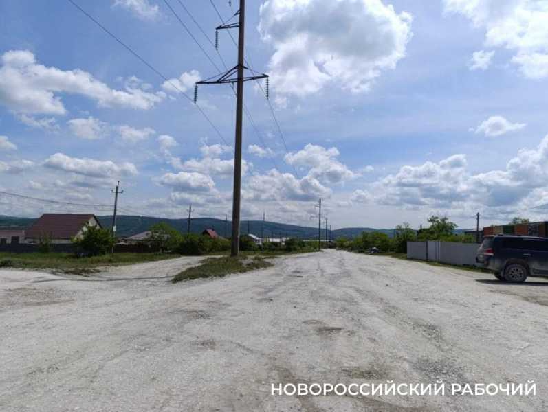 «Рядом – знаменитые раевские парники!» Жители Новороссийска обследуют места, куда привезут замазученный песок из Анапы
